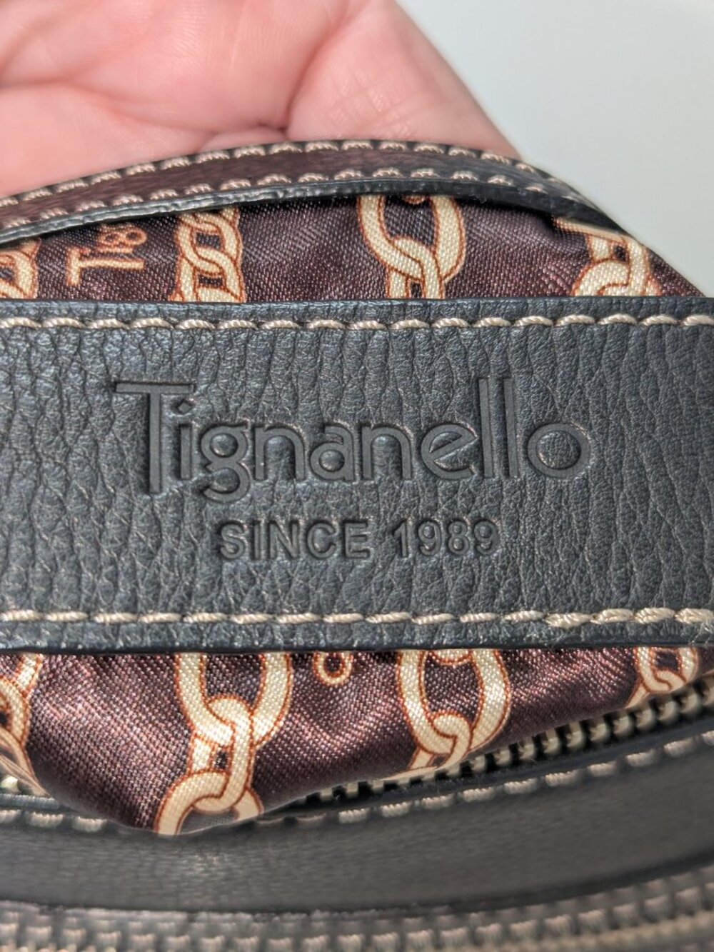 Tignanello leather crossbody bag, EUC! - Picture 4 of 5